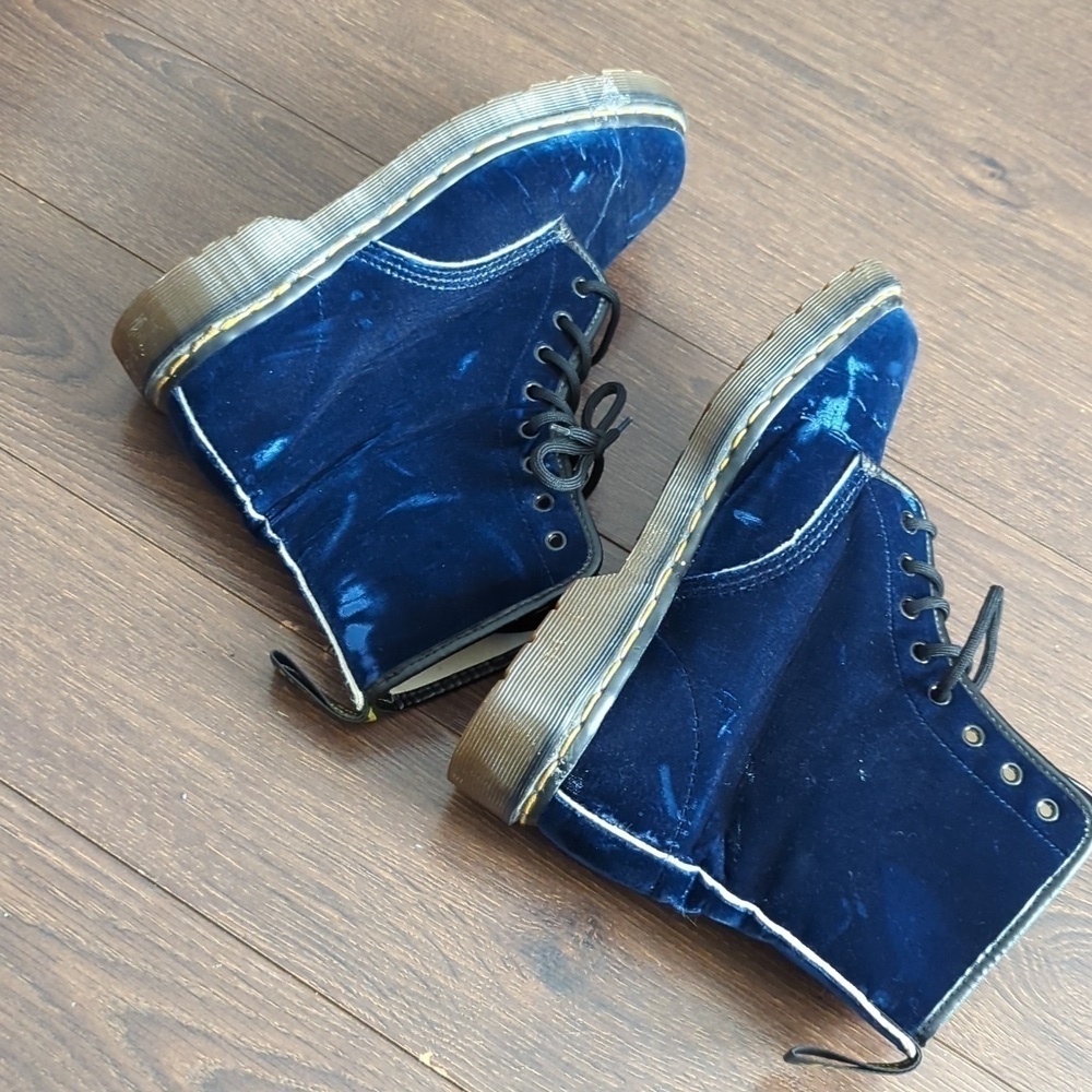 VINTAGE 80's Dr Martens Blue Emerald Velvet Made in England Boots - Picture 4 of 16
